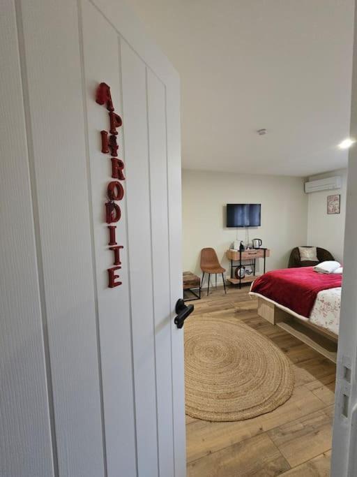 Chambre D'Hote Aphrodite Sainte-Genevieve-des-Bois Luaran gambar