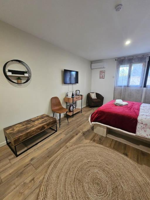 Chambre D'Hote Aphrodite Sainte-Genevieve-des-Bois Luaran gambar